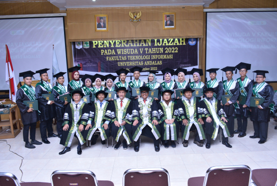 Pelaksanaan Wisuda V FTI Tahun 2022