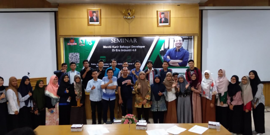 Seminar FTI  &quot;Meniti Karir sebagai Developer di Era Industri 4.0&quot;